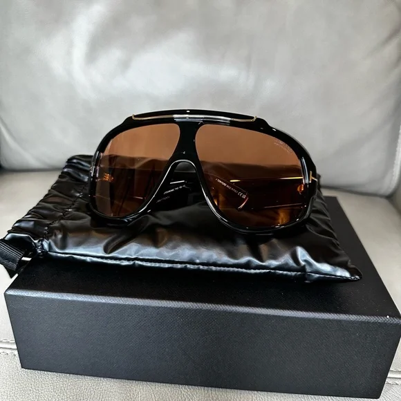 Tom Forf Black Sunglasses - Picture 2 of 3